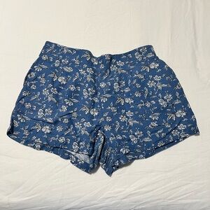 LOFT pull-on blue floral shorts, size M